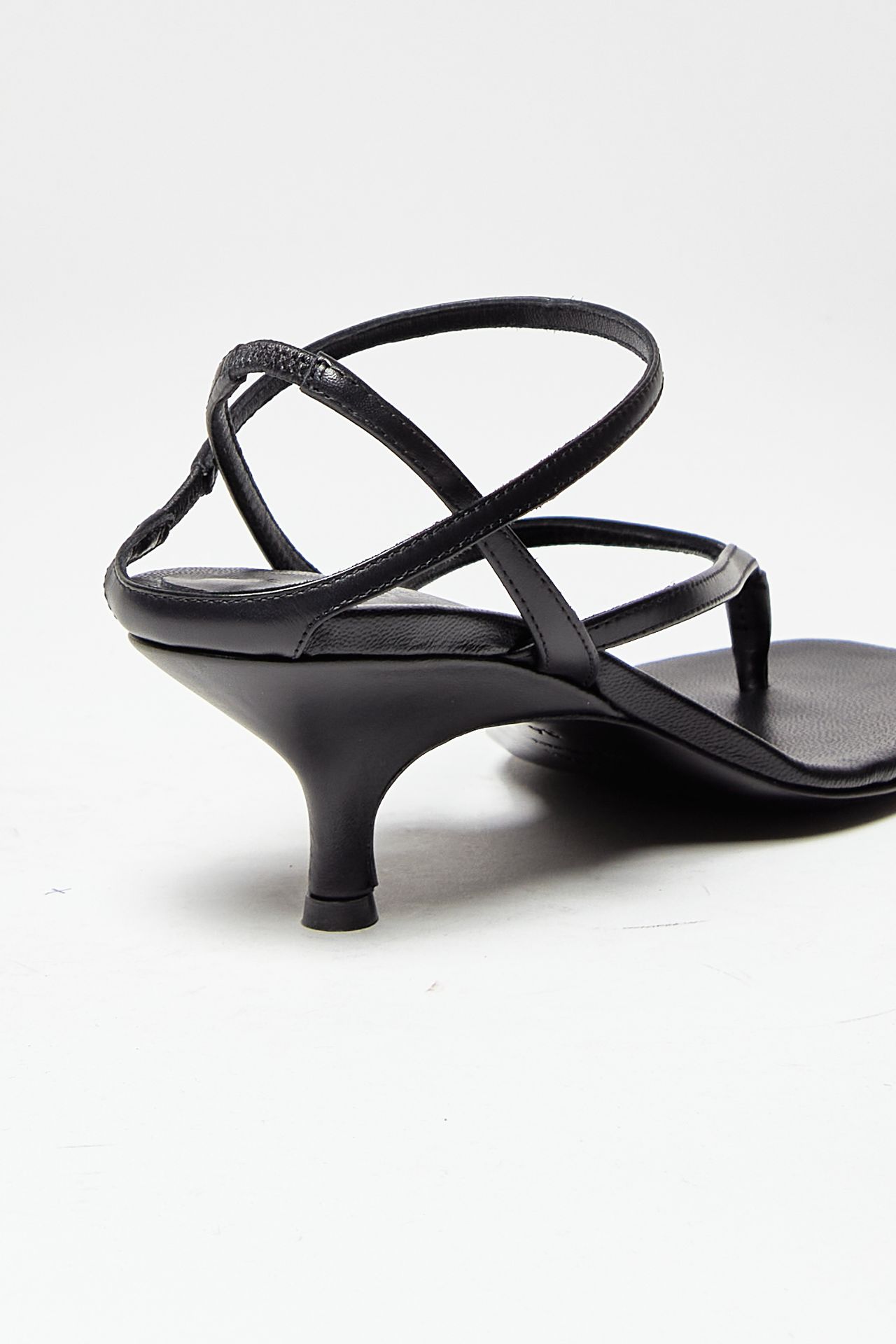 Sandalo intrecciato in pelle THE THONG nero