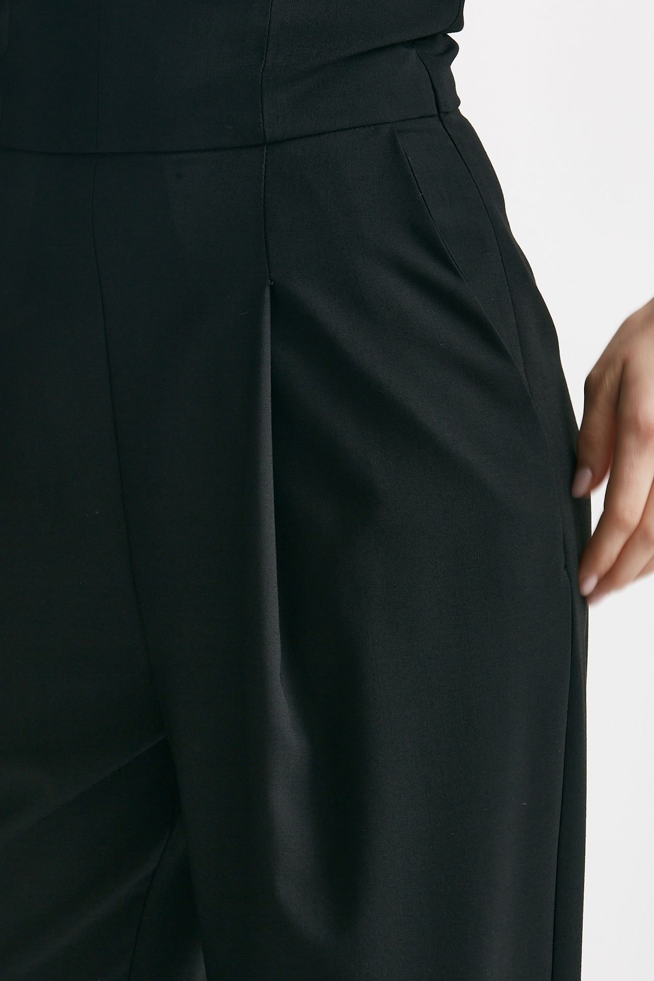 Tuta nera nero scollo a fascia