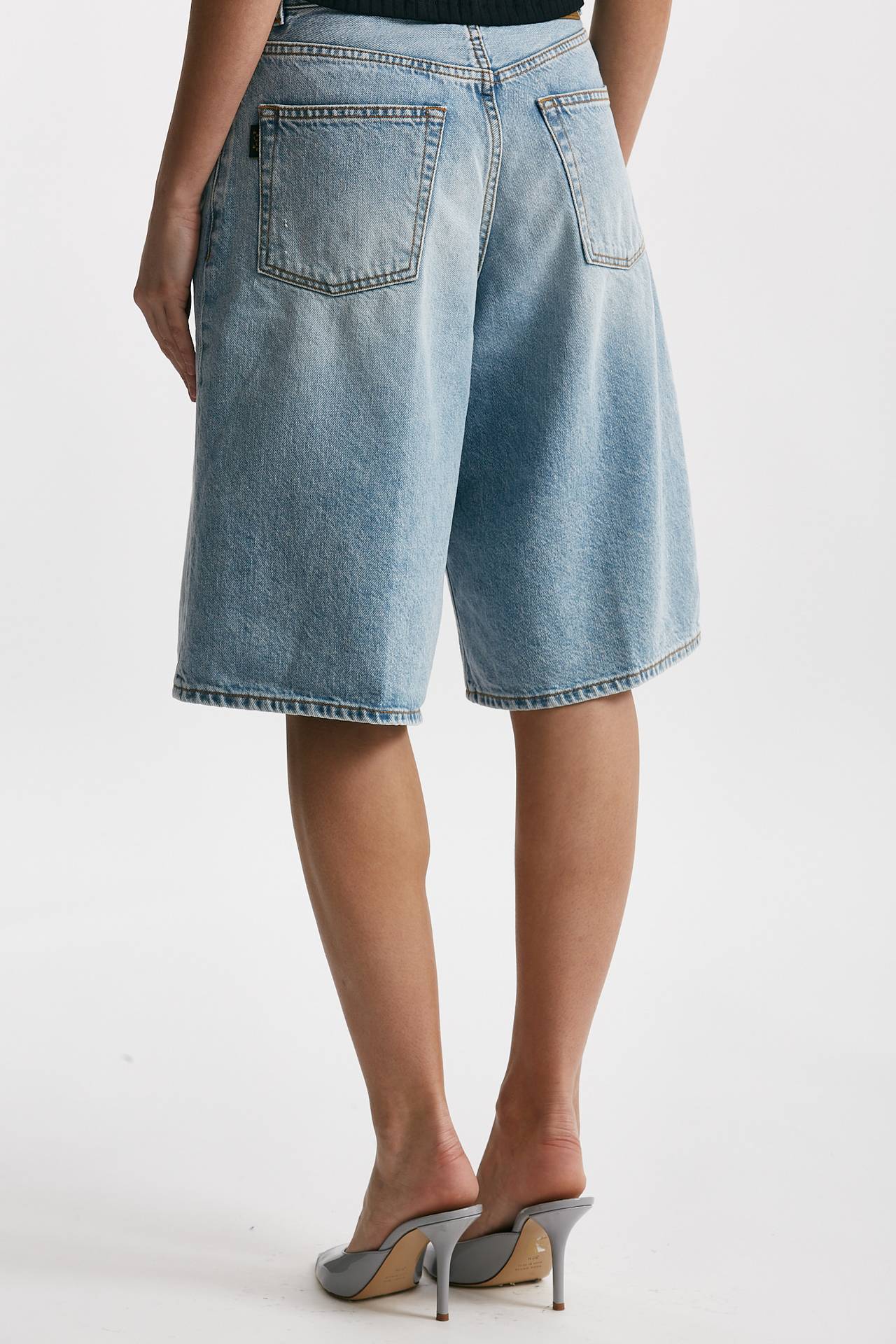 Bermuda in denim lavaggio chiaro