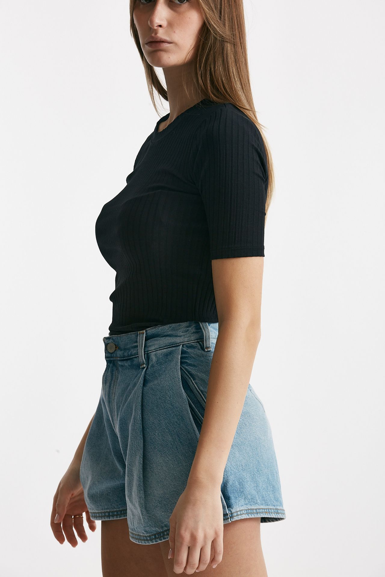 T-shirt a costine girocollo nero