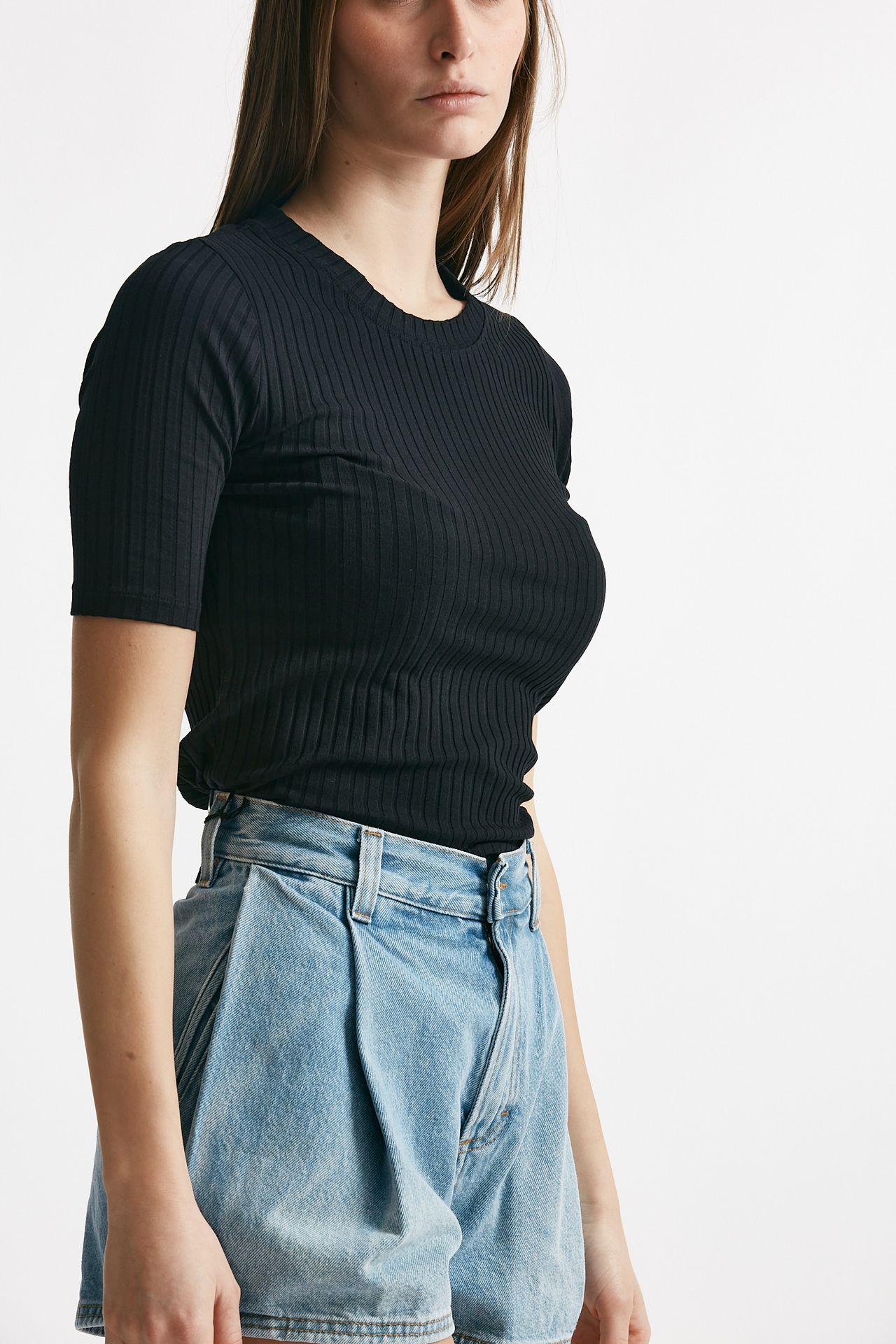 T-shirt a costine girocollo nero 