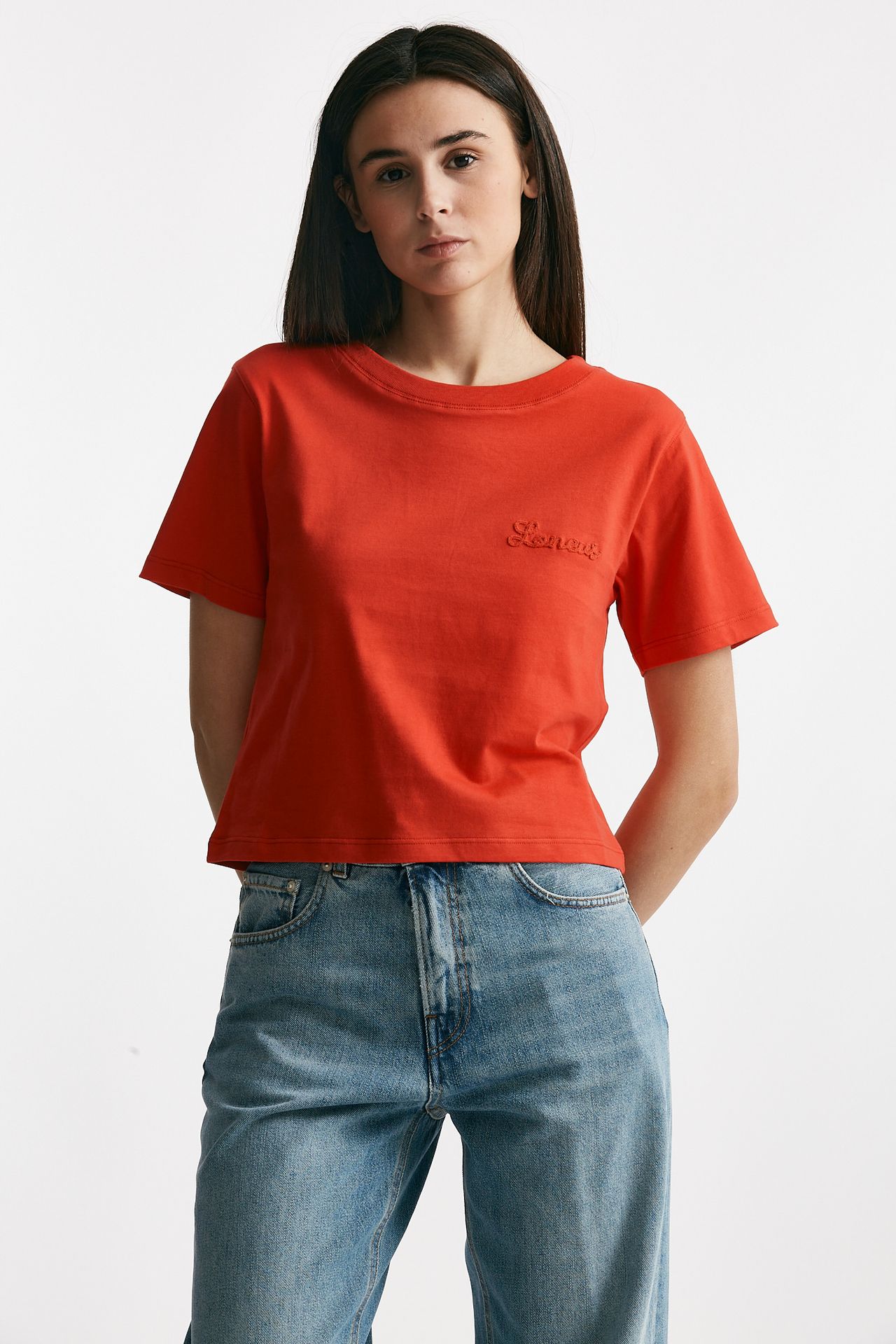 T-shirt con logo ricamato rosso