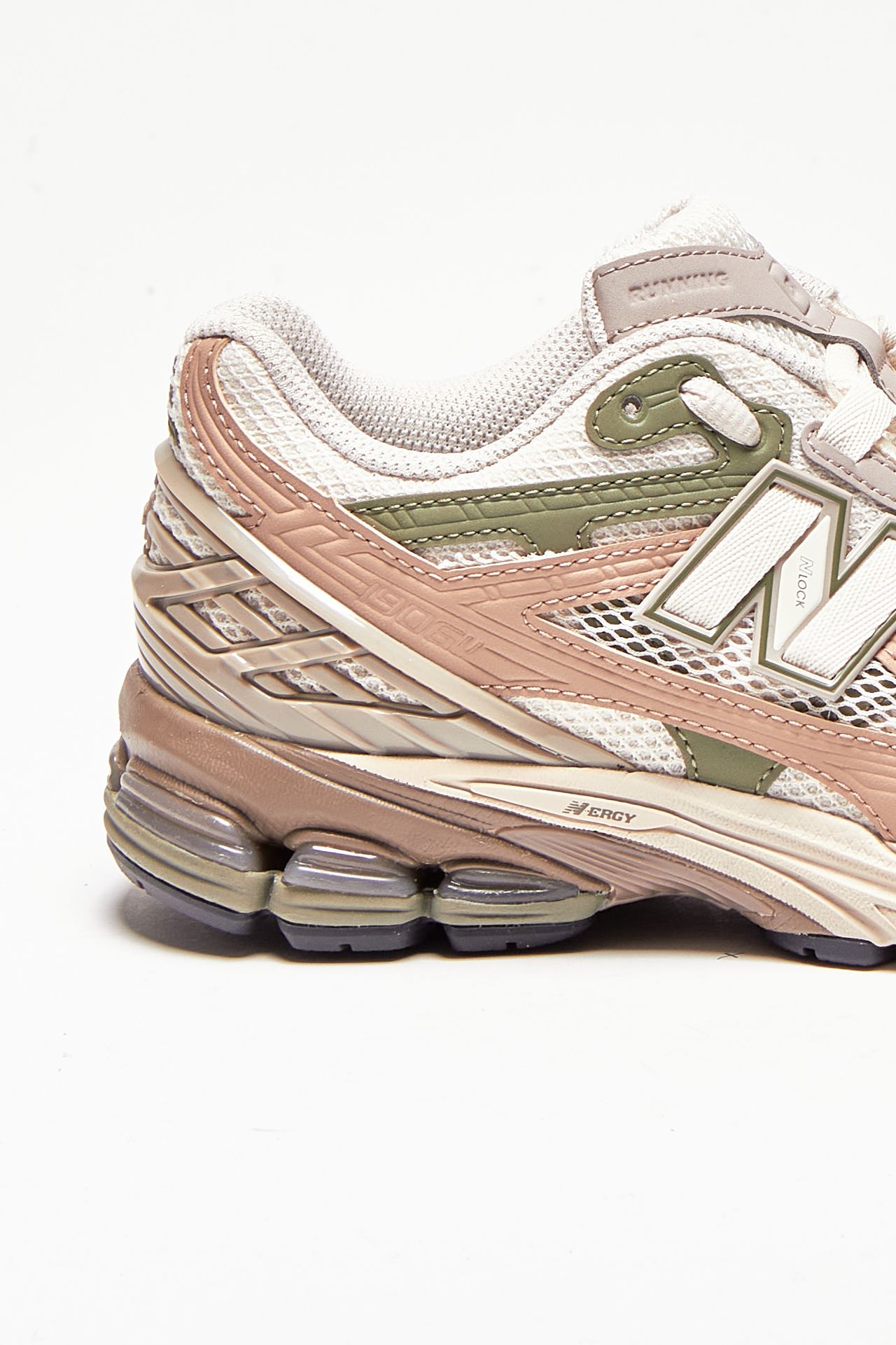 Sneakers M1906NE in mesh e suede