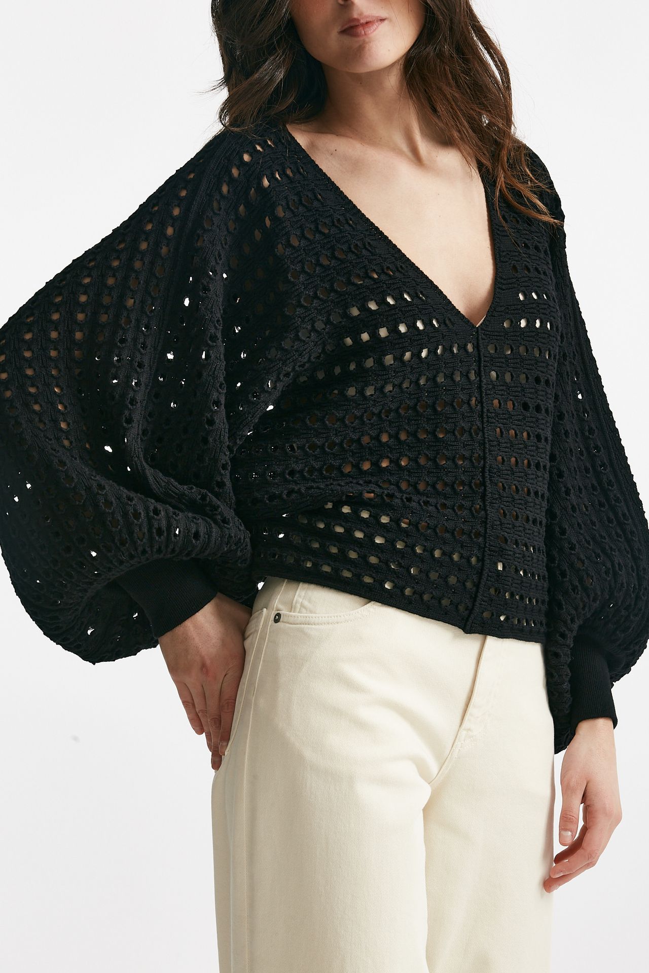 Maglia traforata nero scollo a v