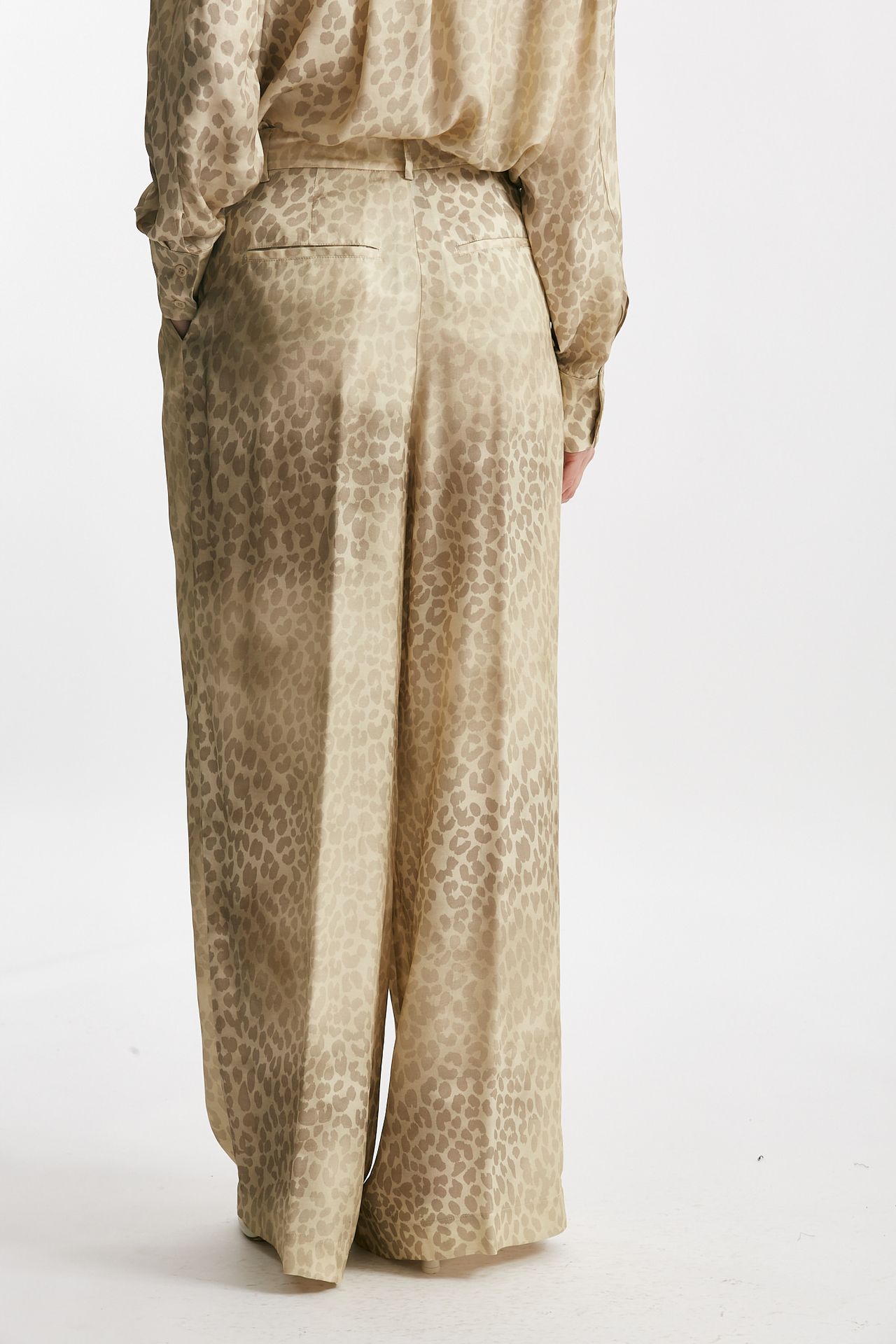 Pantalone in fantasia animalier vita alta