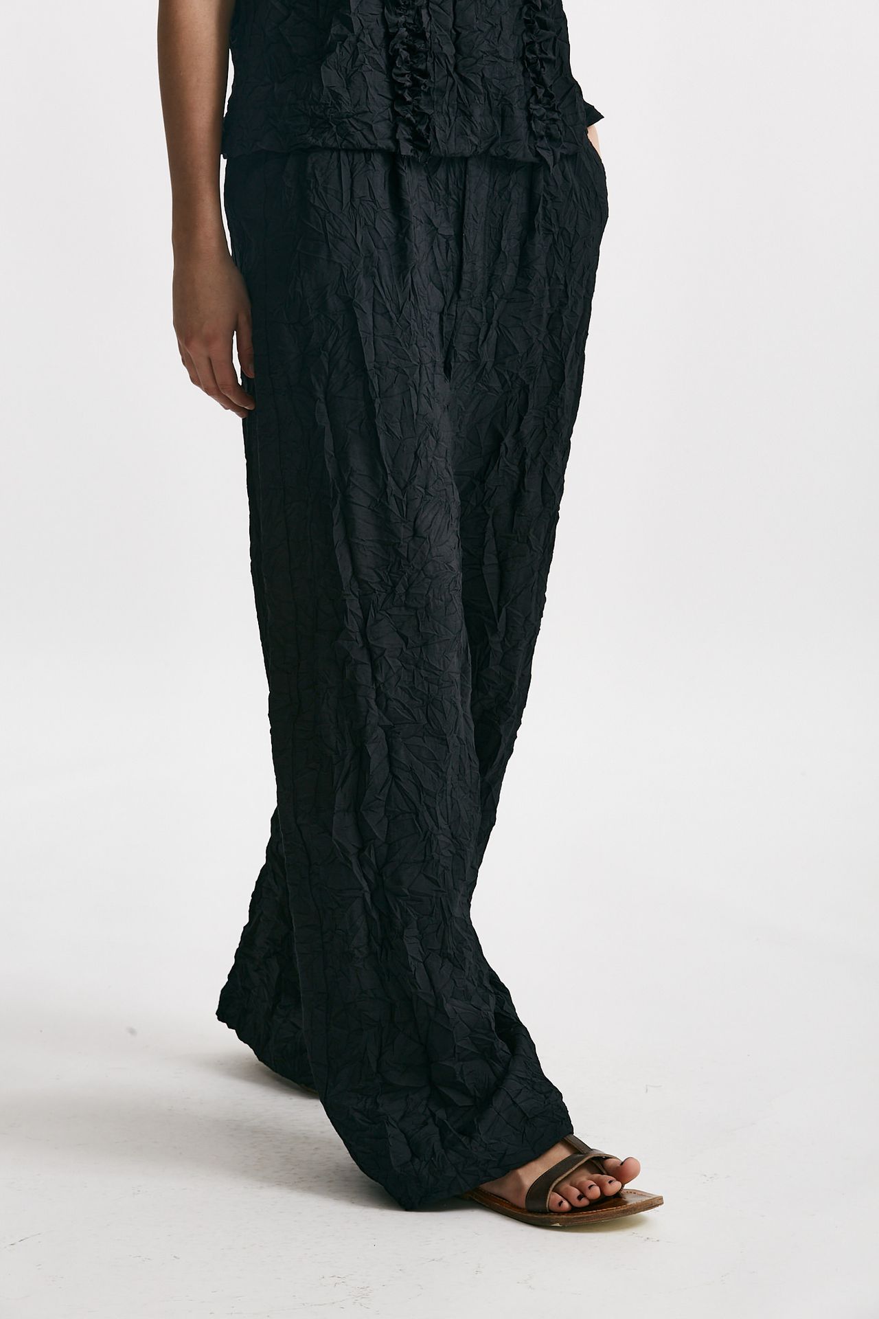 Pantalone loose effetto stropicciato nero