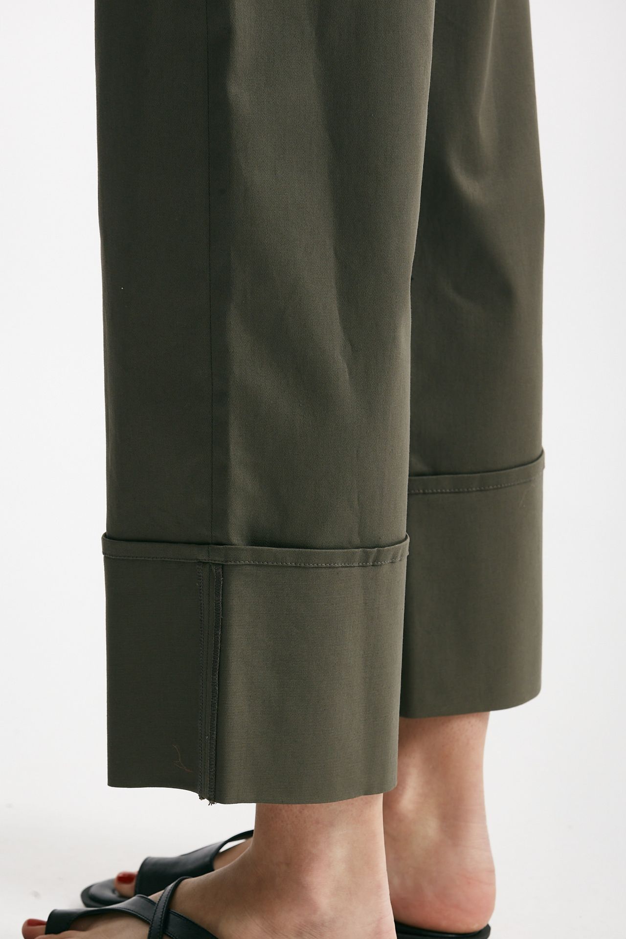 Pantalone vita alta in cotone verde militare 
