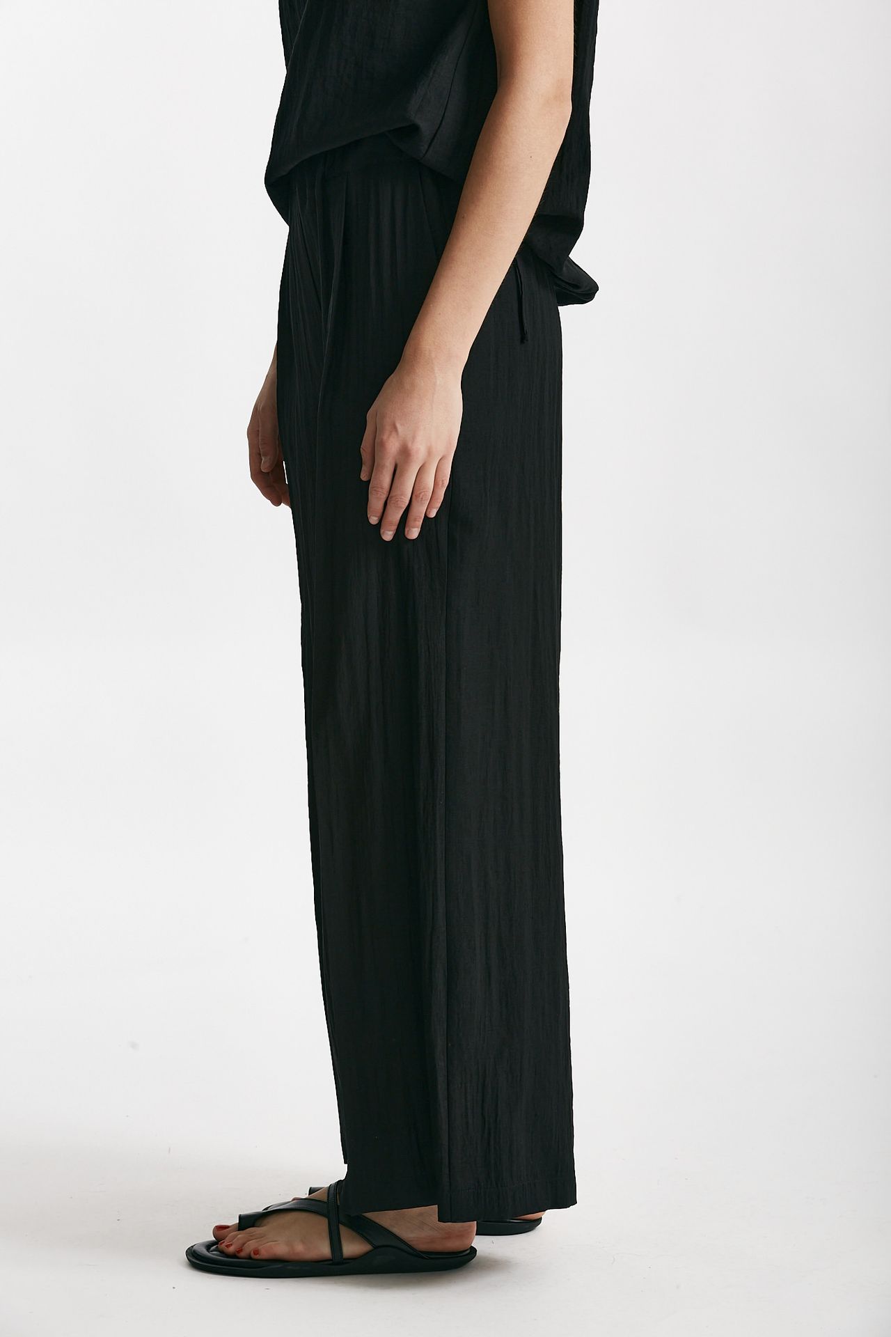 Pantalone effetto stropicciato nero