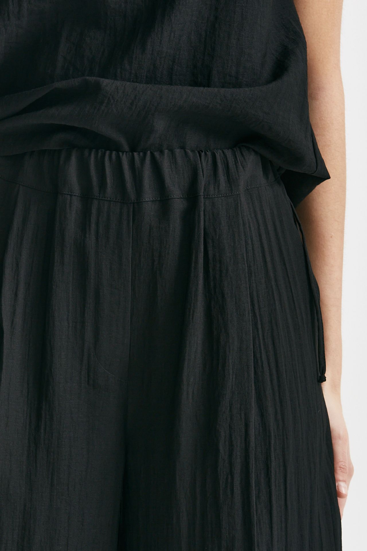 Pantalone effetto stropicciato nero