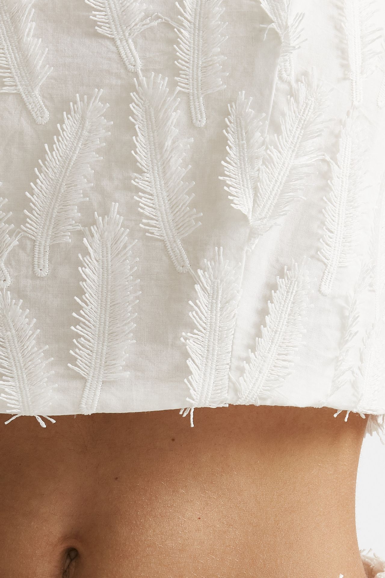 Top crop con applicazioni bianco