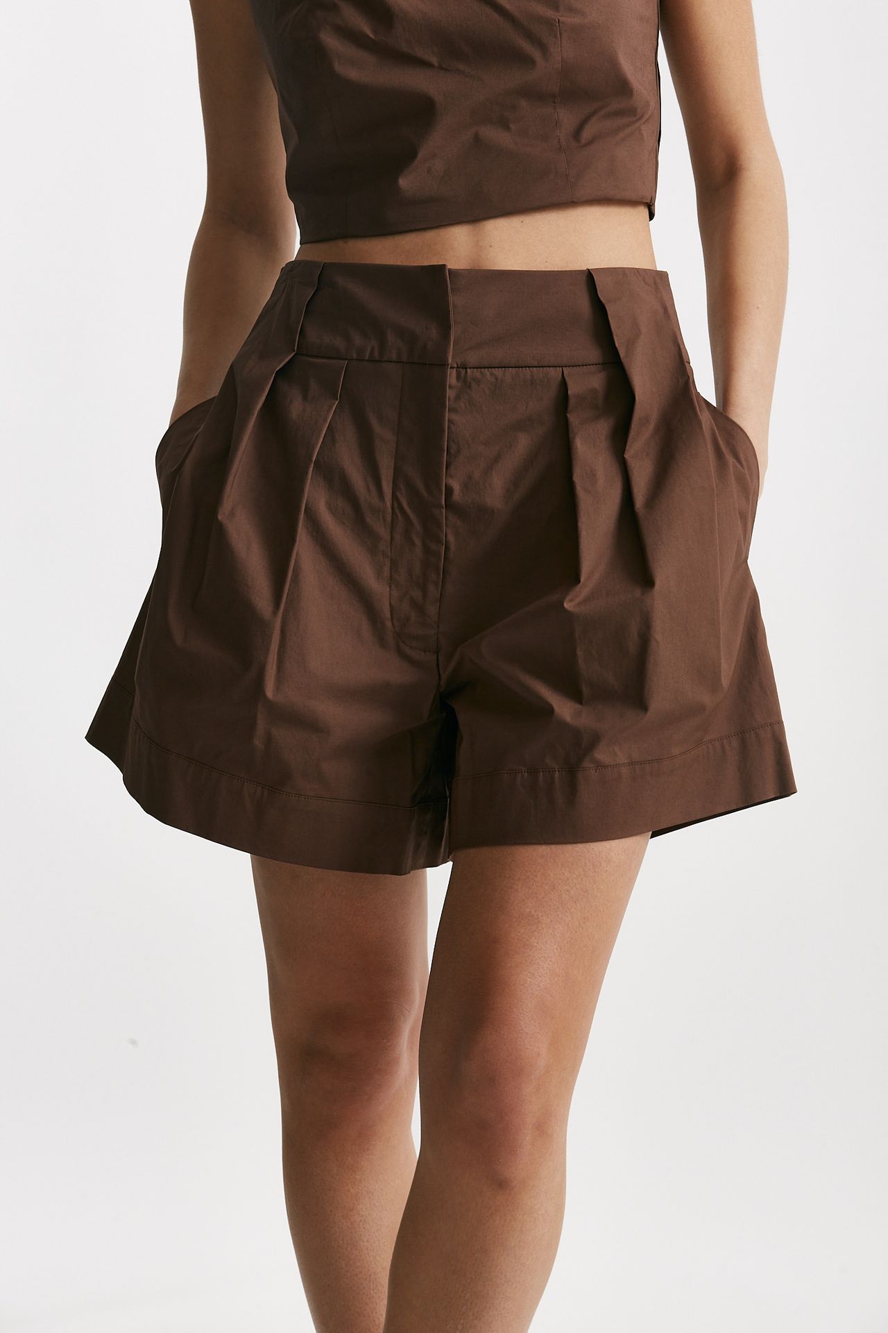 Short pinces vita alta marrone cioccolato