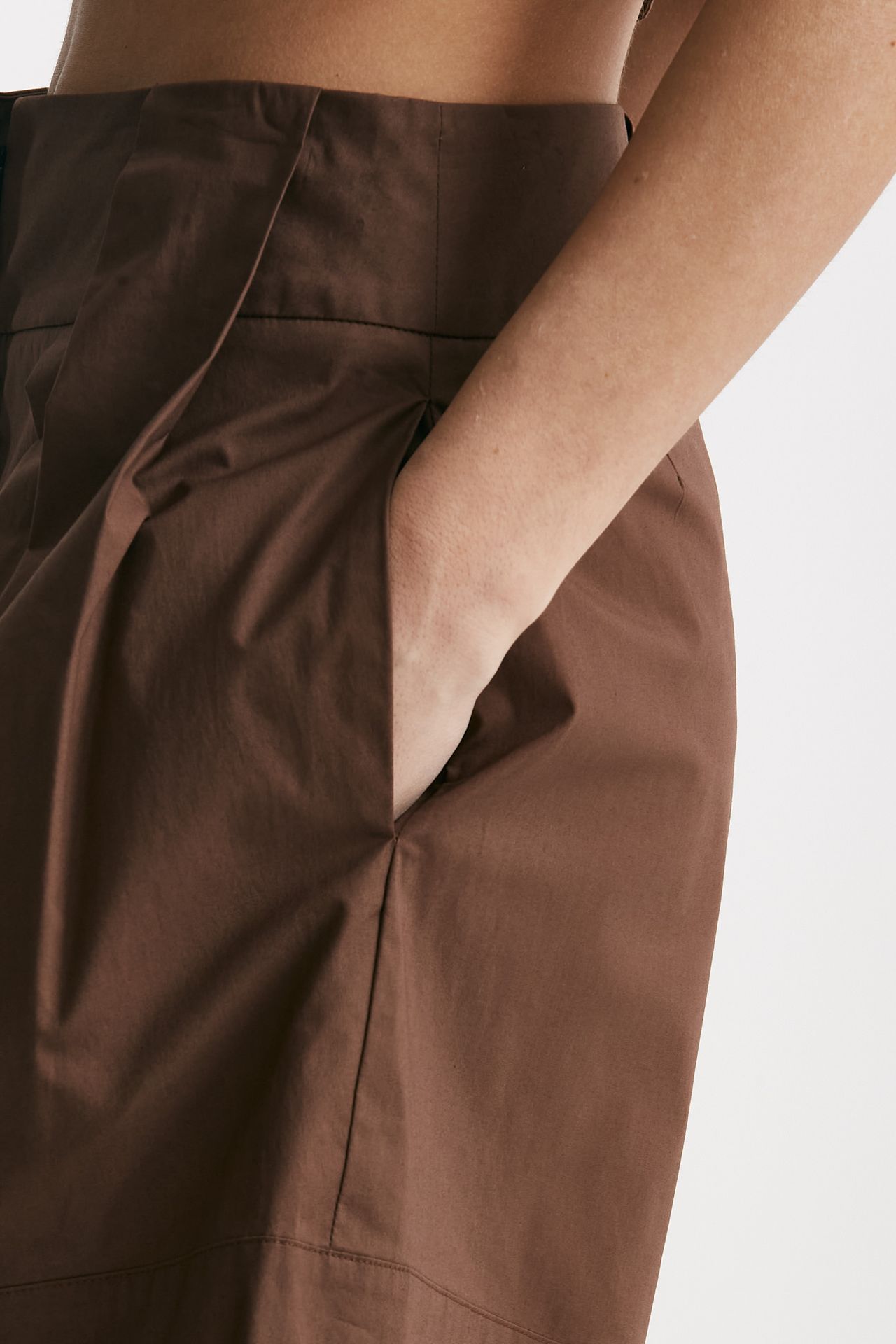 Short pinces vita alta marrone cioccolato 
