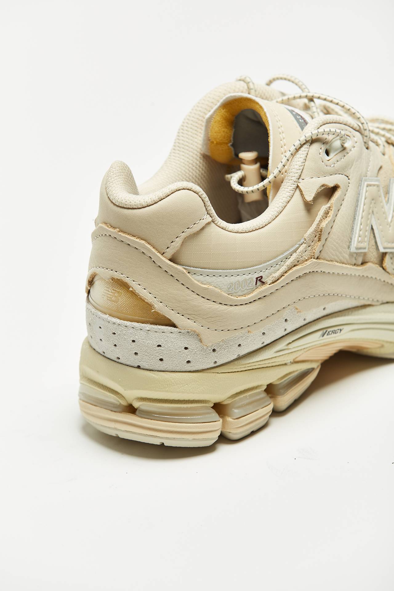 Sneakers M2002RDQ