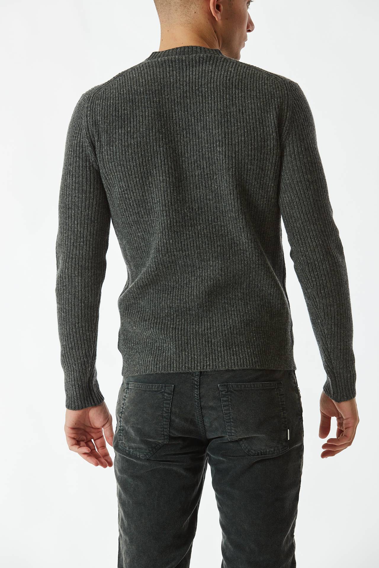 Maglia girocollo in lana grigia