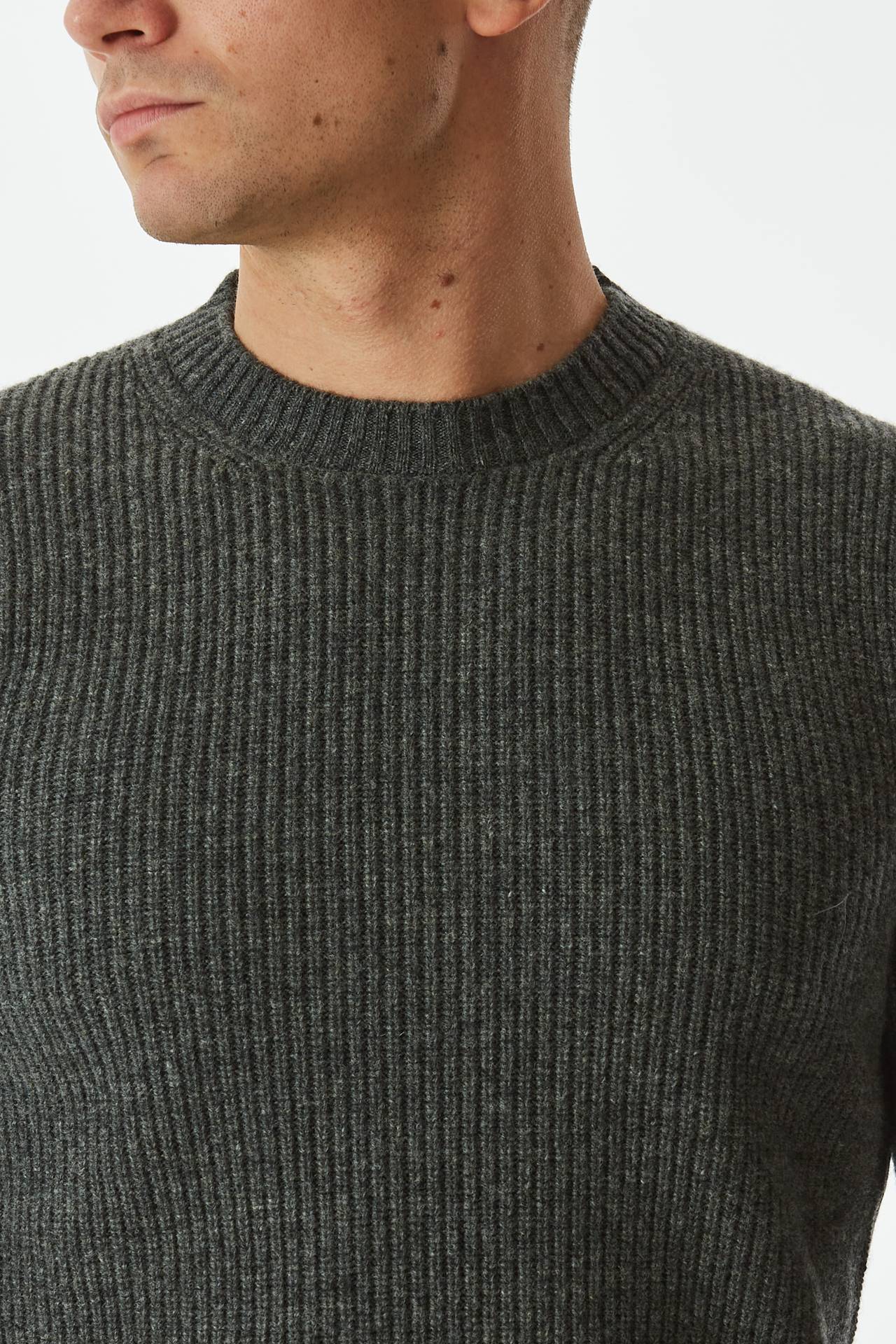 Maglia girocollo in lana grigia