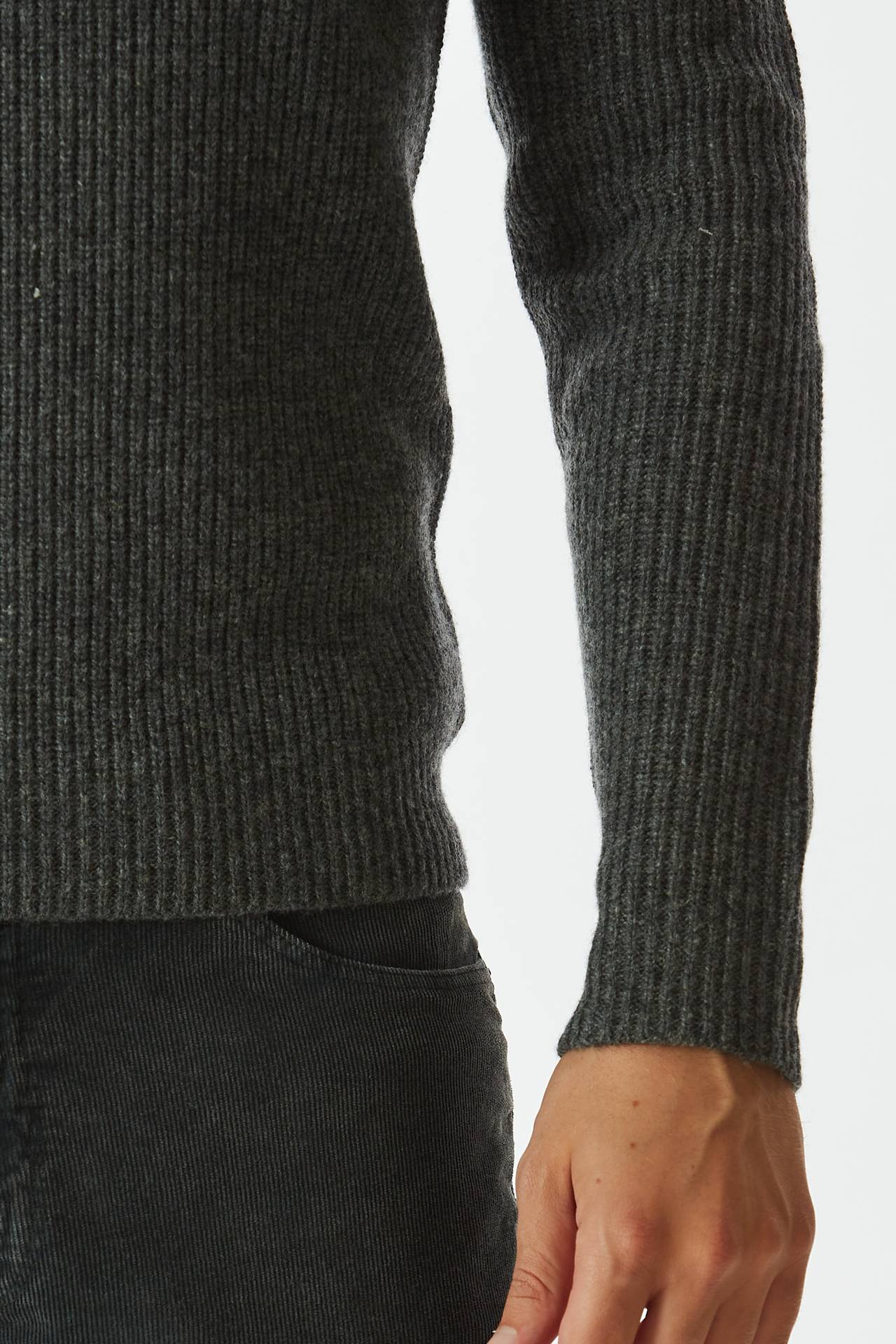 Maglia girocollo in lana grigia