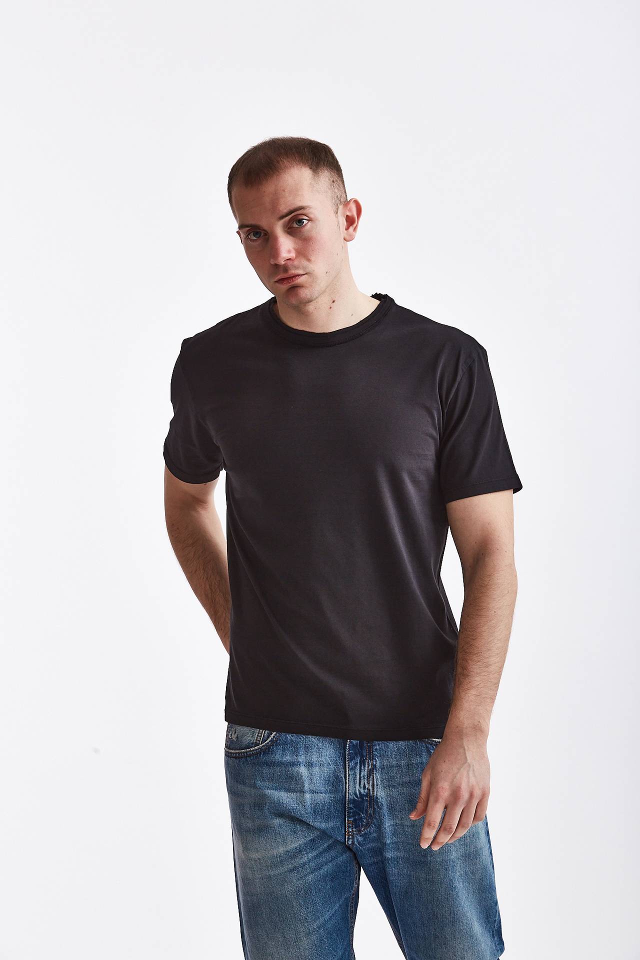T-shirt tre colli in cotone nero
