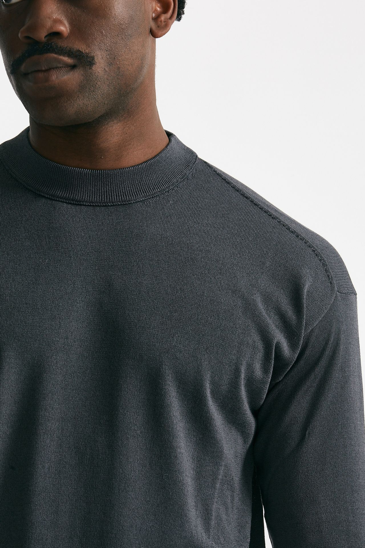 Maglia girocollo in cotone grigio