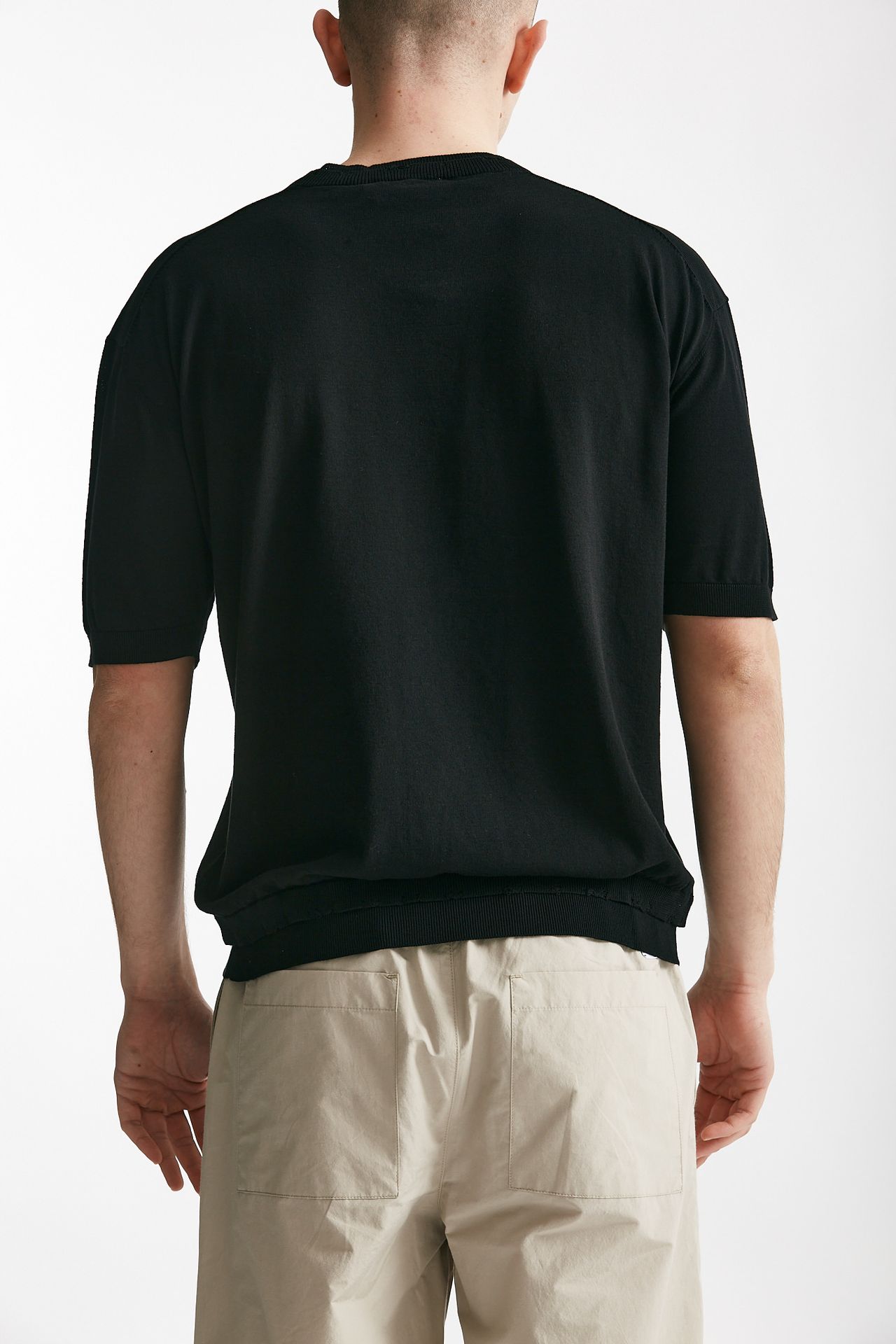 T-shirt in cotone nero destroyed