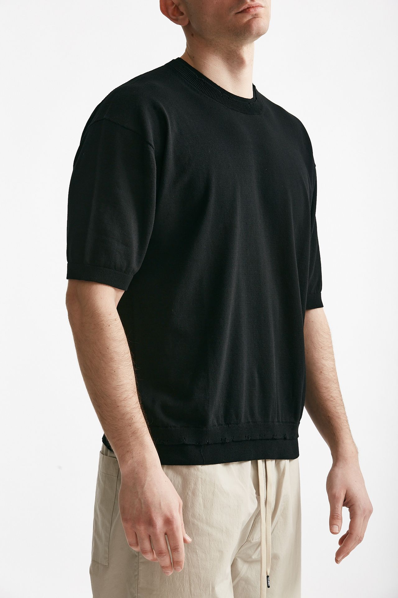 T-shirt in cotone nero destroyed