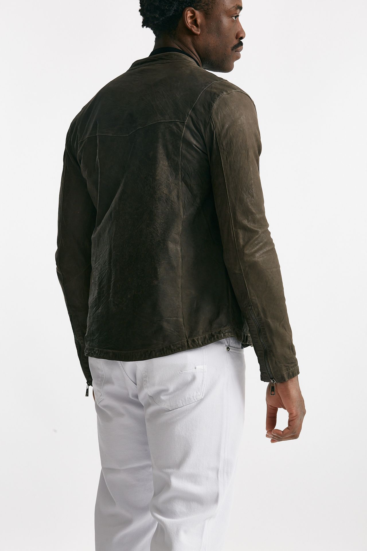 Biker in pelle marrone