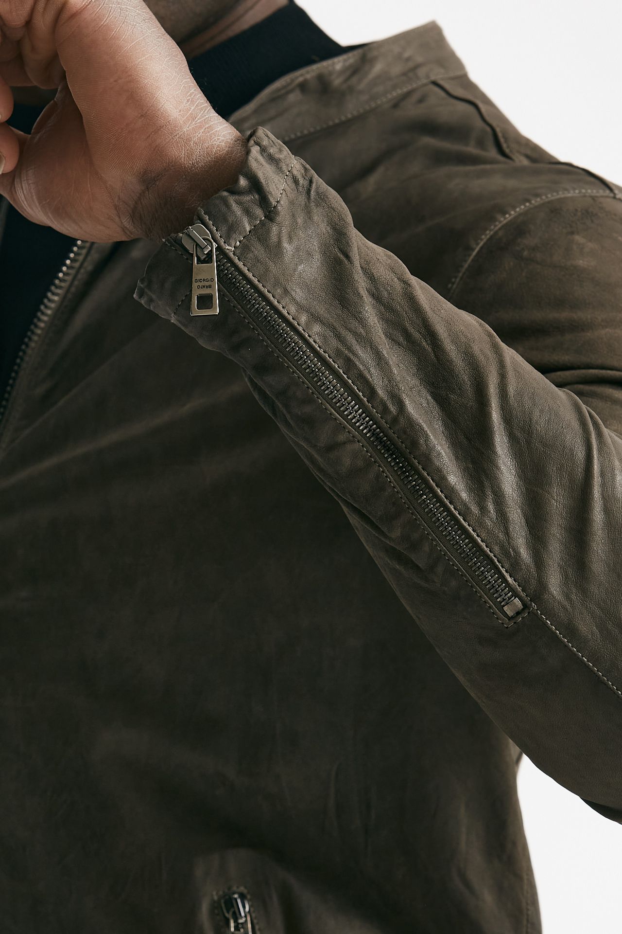 Biker in pelle marrone