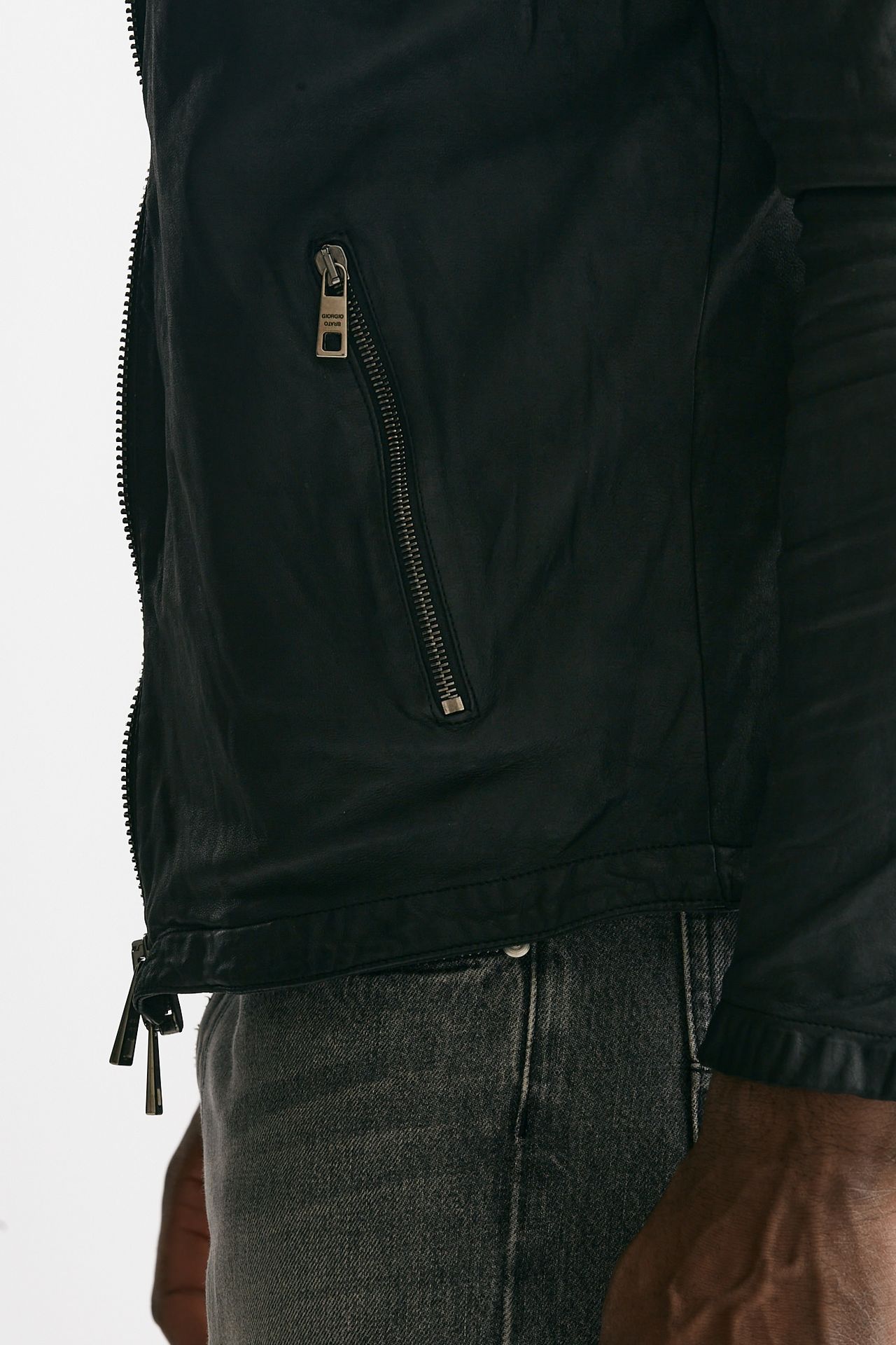 Biker in pelle lavata nero