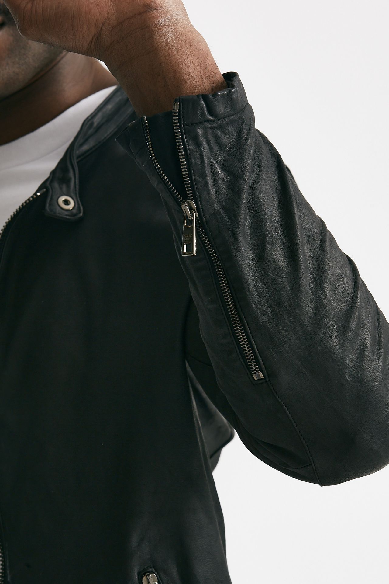 Biker in pelle lavata nero