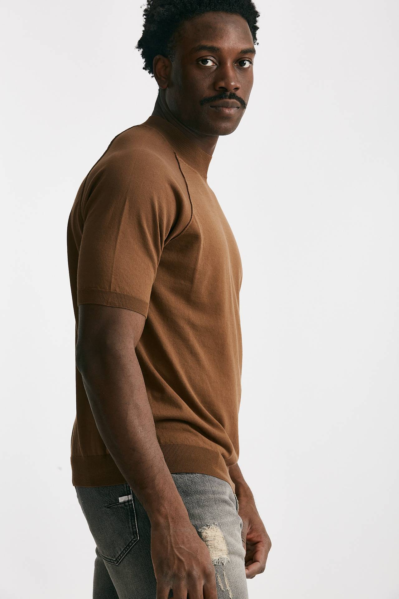T-shirt in maglia cotone cammello 