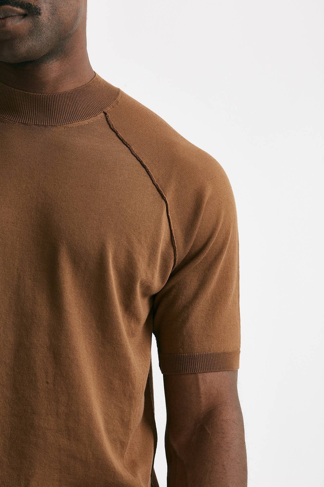 T-shirt in maglia cotone cammello 
