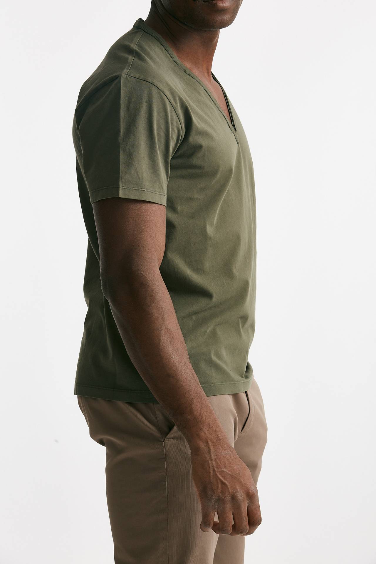 T-shirt scollo a V in cotone verde 