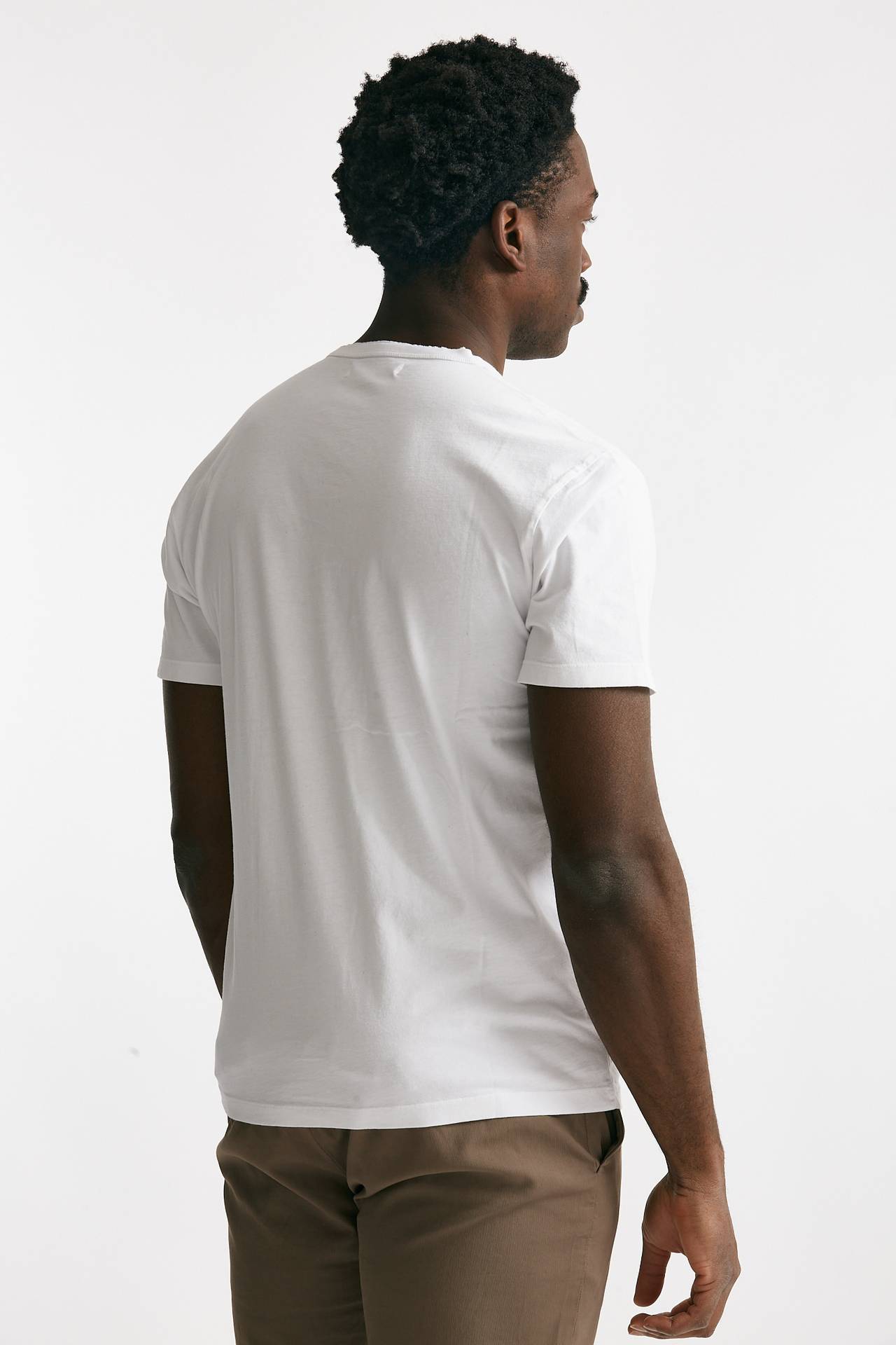 T-shirt scollo a V in cotone bianco